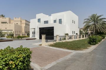 Photograph: the front and driveway, the finished villa, Cluster 39, Villa 1, Jumeirah Islands, by Fajr Interiors