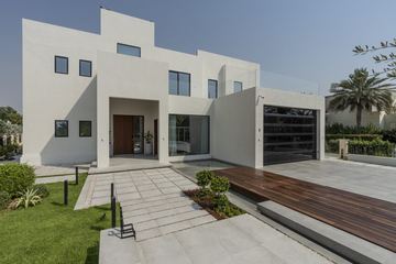 Photograph: the front entrance, the finished villa, Cluster 39, Villa 1, Jumeirah Islands, by Fajr Interiors