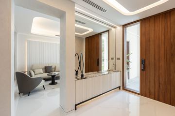Photograph: the entrance foyer, the finished villa, Cluster 39, Villa 1, Jumeirah Islands, by Fajr Interiors