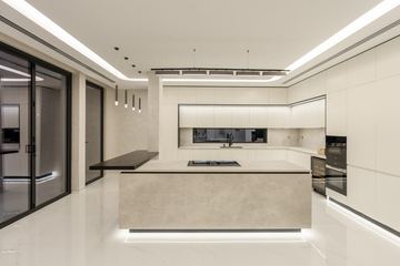 Photograph: the kitchen, the finished villa, Cluster 39, Villa 1, Jumeirah Islands, by Fajr Interiors